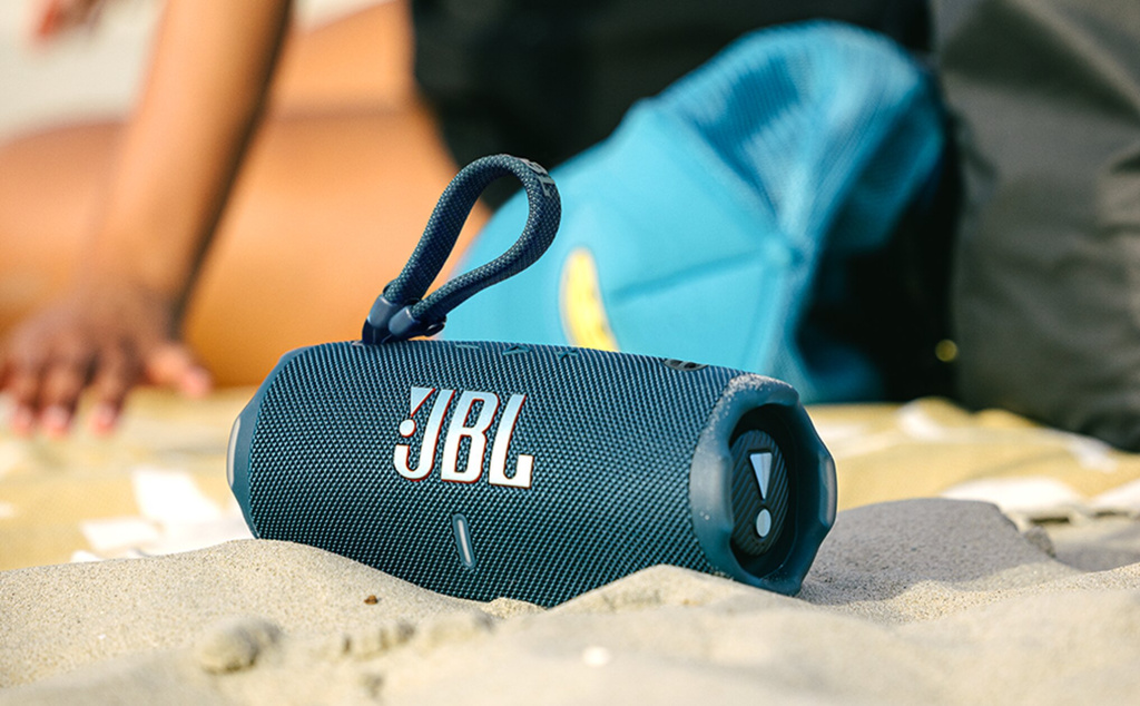 LS_JBL_Charge_6_Lifestyle_02_904x560px.jpg LS_JBL_Charge_6_Lifestyle_02_904x560px.jpg