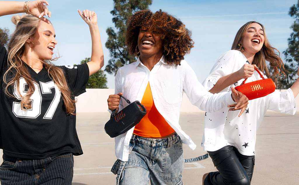 LS_JBL_Charge_6_Lifestyle_03_904x560px.jpg LS_JBL_Charge_6_Lifestyle_03_904x560px.jpg
