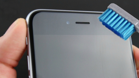 Чистка динамиков на iPhone 13