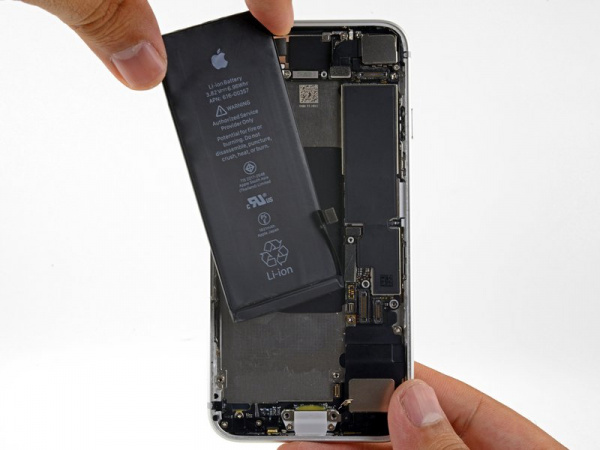 Замена аккумулятора на iPhone SE (2020)