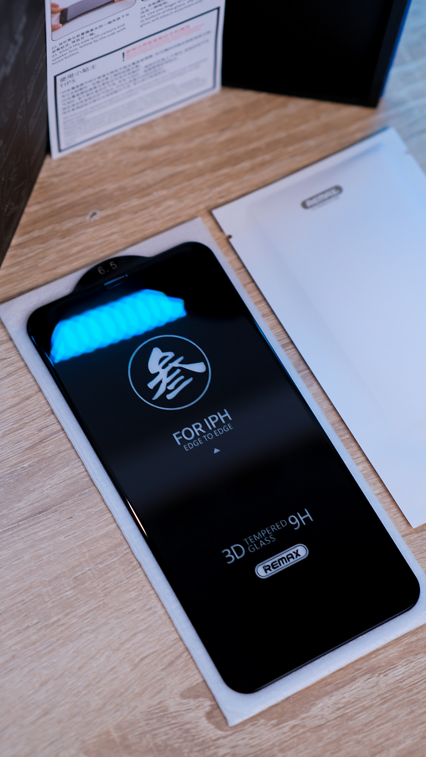 Защитное стекло для iPhone 13/13 Pro/14/16e Фирменное