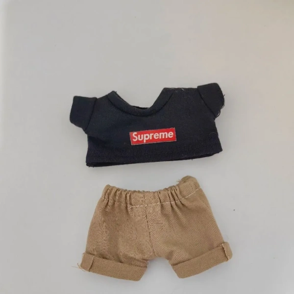 Одежда Labubu черная футболка и штаны Supreme