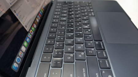 Macbook Air (M2, 2022) 8 Core CPU 8 Core GPU 8/256 Midnight MLY33 SPFHXKWX7CJ (TRD)