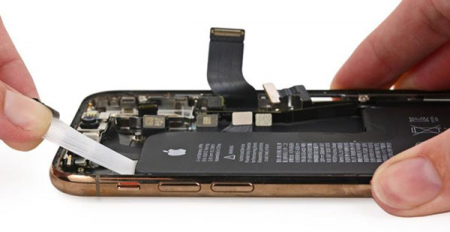 Замена аккумулятора на iPhone XS Замена аккумулятора на iPhone XS